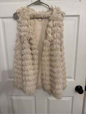 Women’s Cream Faux Fur Teddy Vest - Sleeveless Shaggy Layering Coat